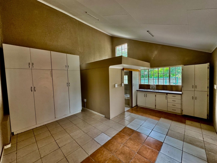 6 Bedroom Property for Sale in Dassie Rand North West